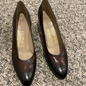 Salvatore Ferragamo black and brown Oxford leather heels made in Italy size 8.5